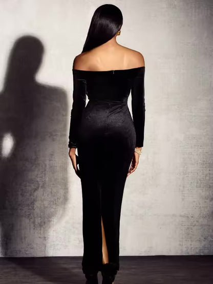 Vestido elegante de veludo com ombro de fora e apliques de rosa vermelha – jantar romântico preto, eventos noturnos de luxo, vestidos longos